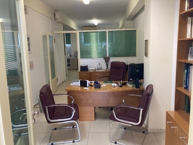 (Προς Ενοικίαση) Επαγγελματικός Χώρος Κατάστημα || Ν. Αχαϊας/Πάτρα - 157 τ.μ, 1.250€ 